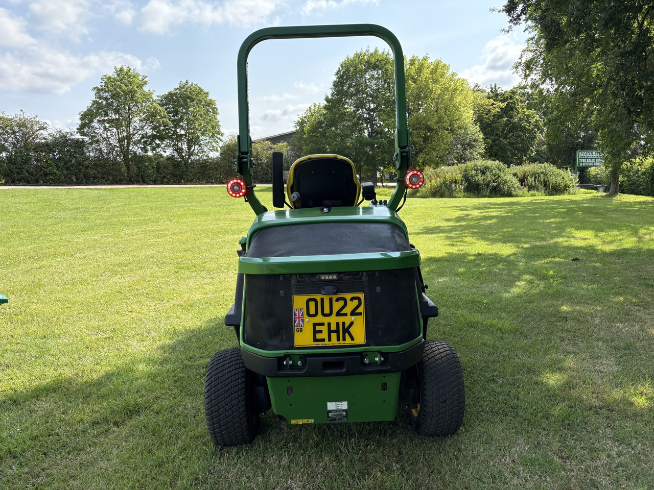 John Deere 1570 Out-Front Mower - Vrtna kosilnica: slika 4 John Deere 1570 Out-Front Mower - Vrtna kosilnica: slika 4