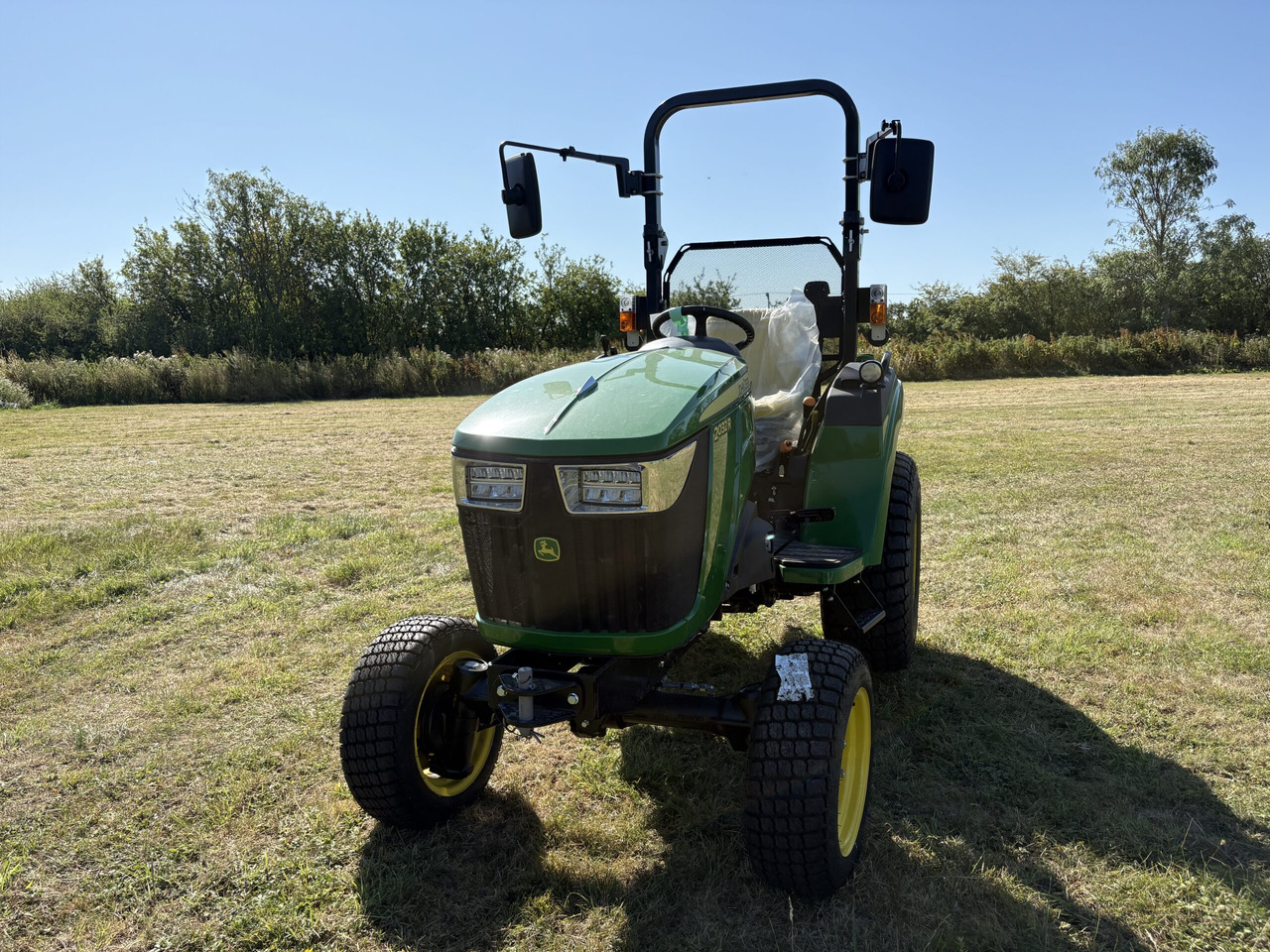 John Deere 2032R Compact Tractor - Mini traktor: slika 2 John Deere 2032R Compact Tractor - Mini traktor: slika 2