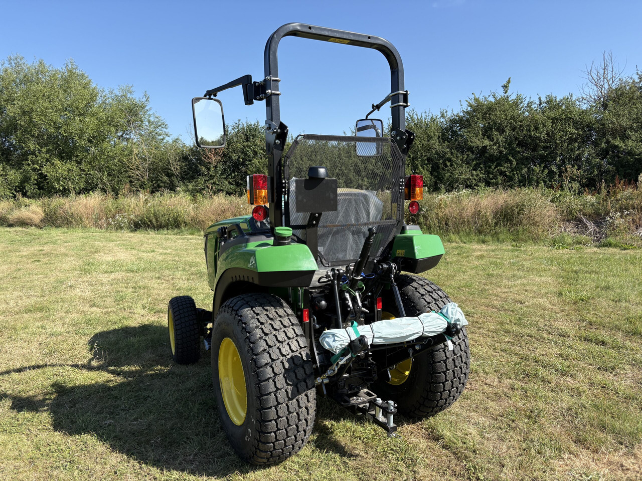 John Deere 2032R Compact Tractor - Mini traktor: slika 3 John Deere 2032R Compact Tractor - Mini traktor: slika 3