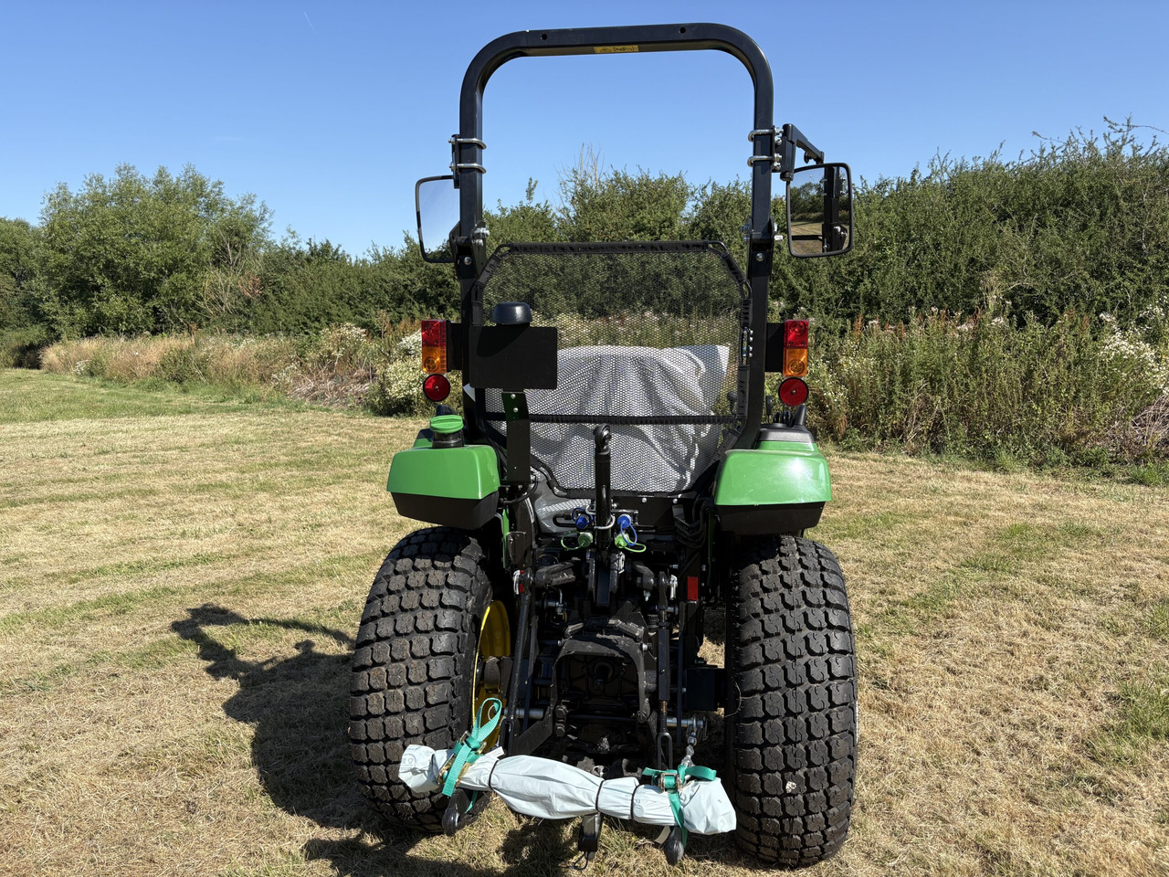 John Deere 2038R Compact Tractor - Mini traktor: slika 4 John Deere 2038R Compact Tractor - Mini traktor: slika 4