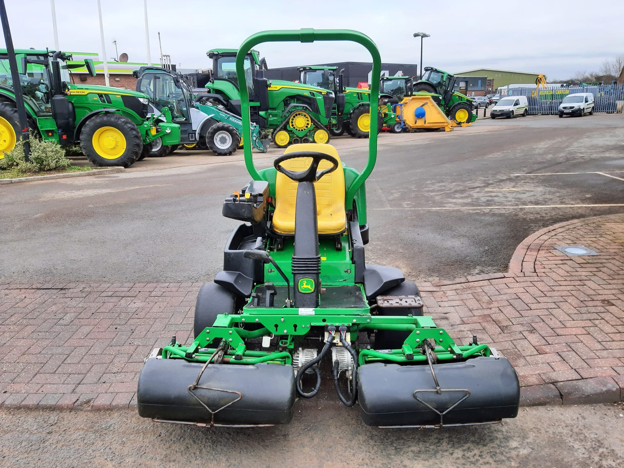 John Deere 2500E greens triple mower - Vrtna kosilnica: slika 4 John Deere 2500E greens triple mower - Vrtna kosilnica: slika 4