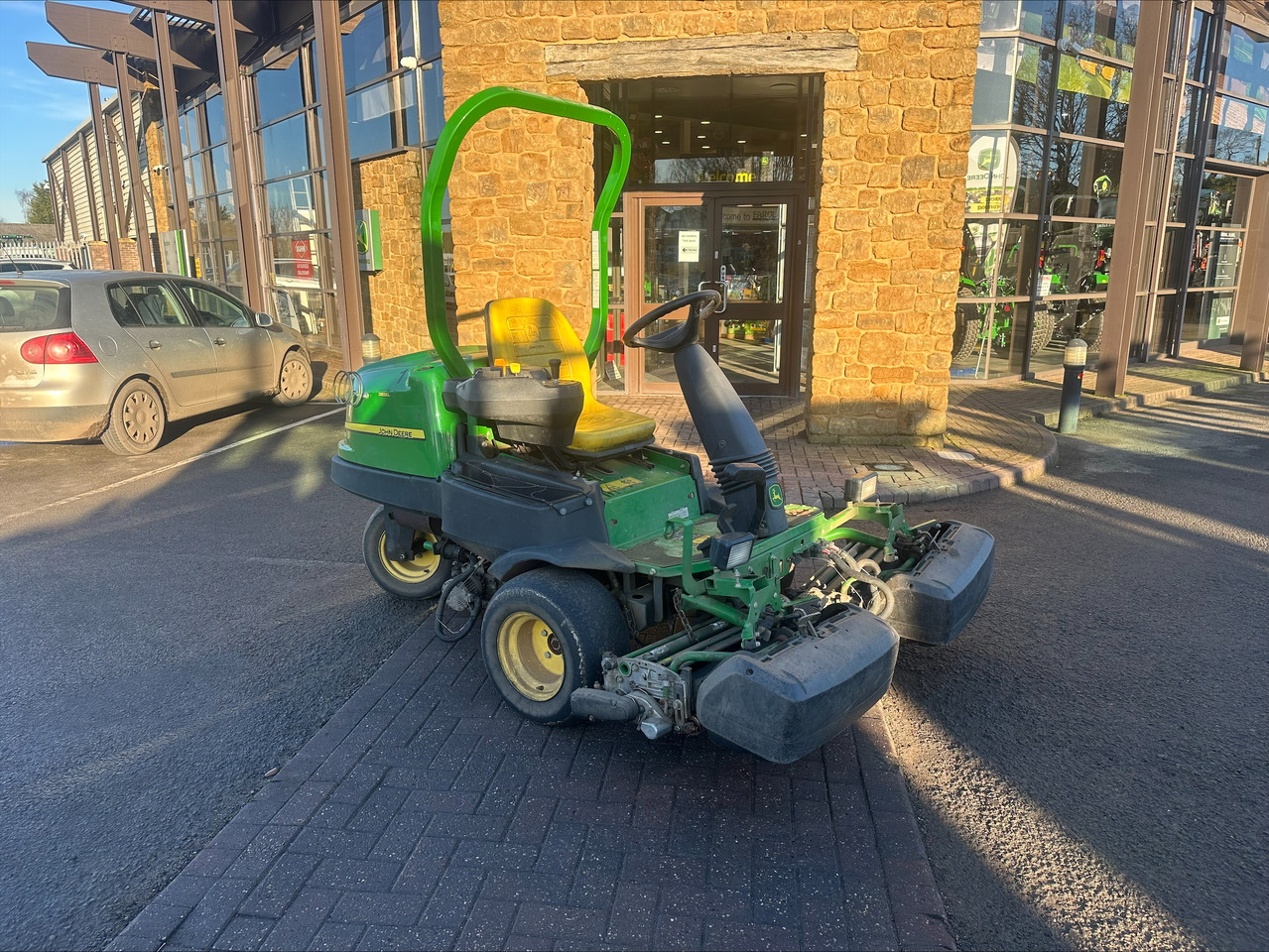 John Deere 2500E greens triple mower - Vrtna kosilnica: slika 1 John Deere 2500E greens triple mower - Vrtna kosilnica: slika 1