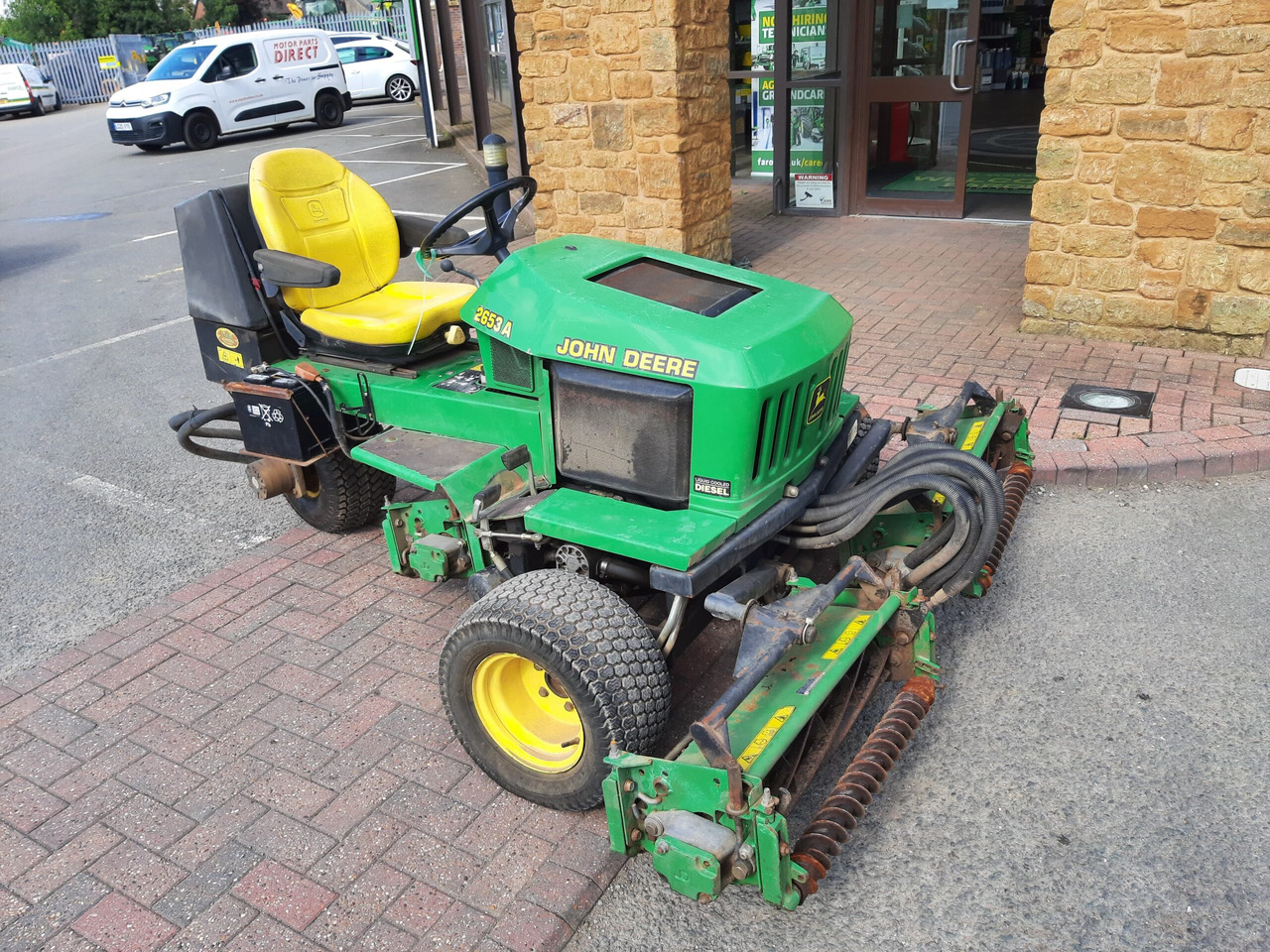 John Deere 2653A utility triple mower - Vrtna kosilnica: slika 1 John Deere 2653A utility triple mower - Vrtna kosilnica: slika 1