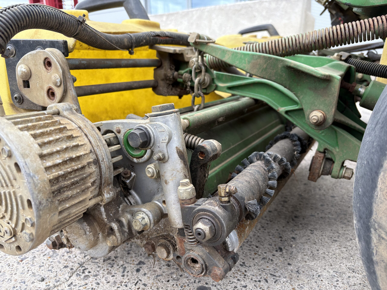 John Deere 2750E Triplex - Vrtna kosilnica: slika 5 John Deere 2750E Triplex - Vrtna kosilnica: slika 5