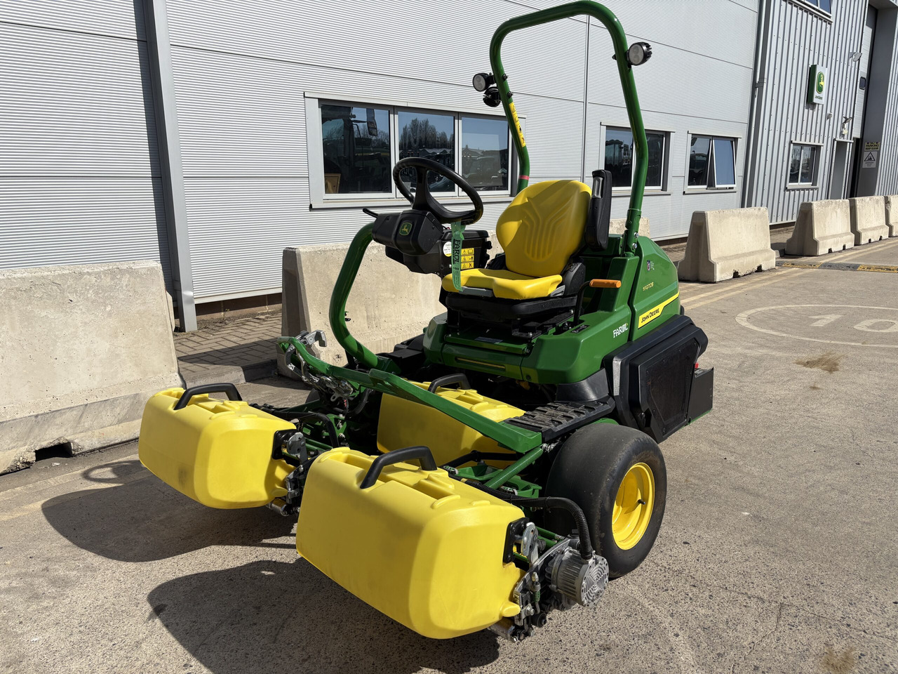 John Deere 2750E Triplex mower - Vrtna kosilnica: slika 1 John Deere 2750E Triplex mower - Vrtna kosilnica: slika 1