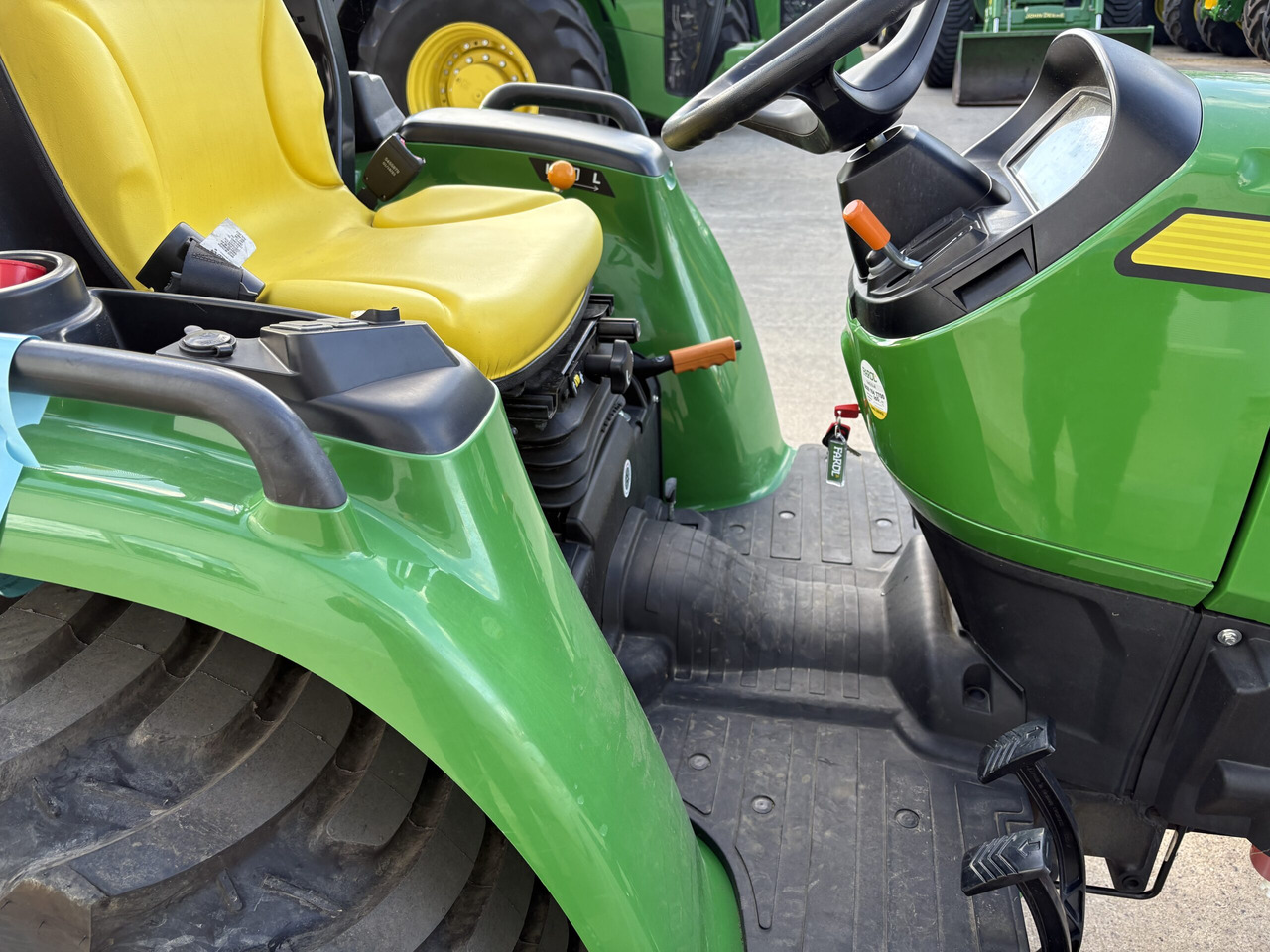 John Deere 3025E Compact tractor - Mini traktor: slika 5 John Deere 3025E Compact tractor - Mini traktor: slika 5