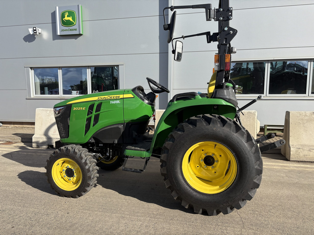 John Deere 3025E Compact tractor - Mini traktor: slika 1 John Deere 3025E Compact tractor - Mini traktor: slika 1