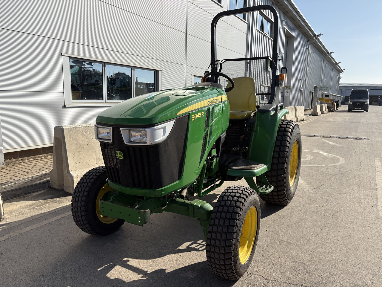 John Deere 3045R Compact Tractor - Mini traktor: slika 2 John Deere 3045R Compact Tractor - Mini traktor: slika 2