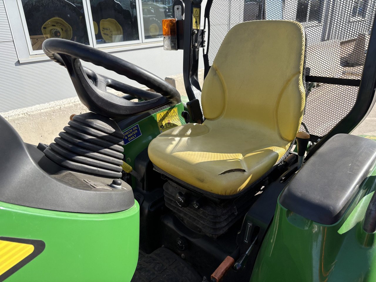 John Deere 3045R Compact Tractor - Mini traktor: slika 5 John Deere 3045R Compact Tractor - Mini traktor: slika 5