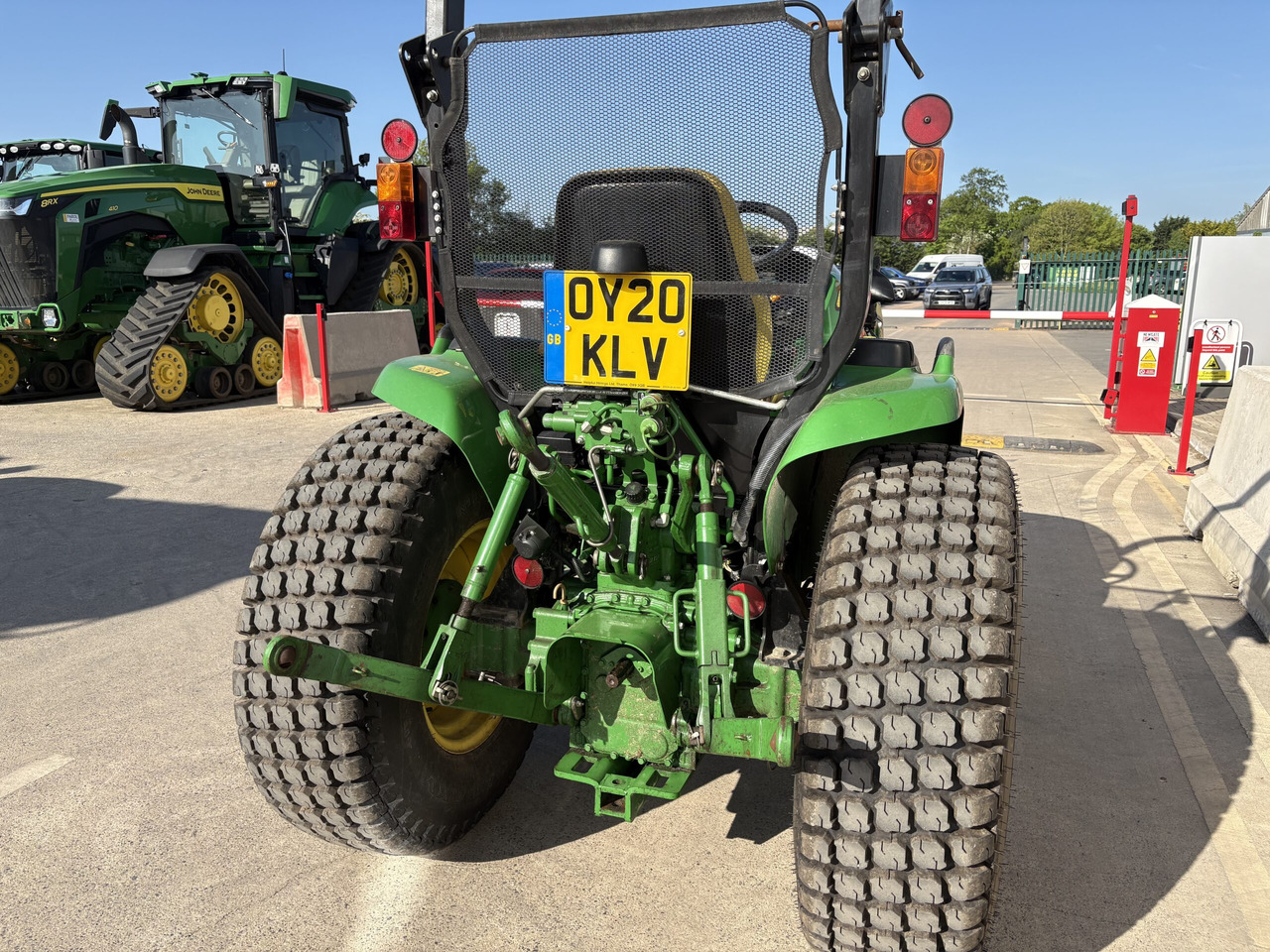 John Deere 3045R Compact Tractor - Mini traktor: slika 4 John Deere 3045R Compact Tractor - Mini traktor: slika 4