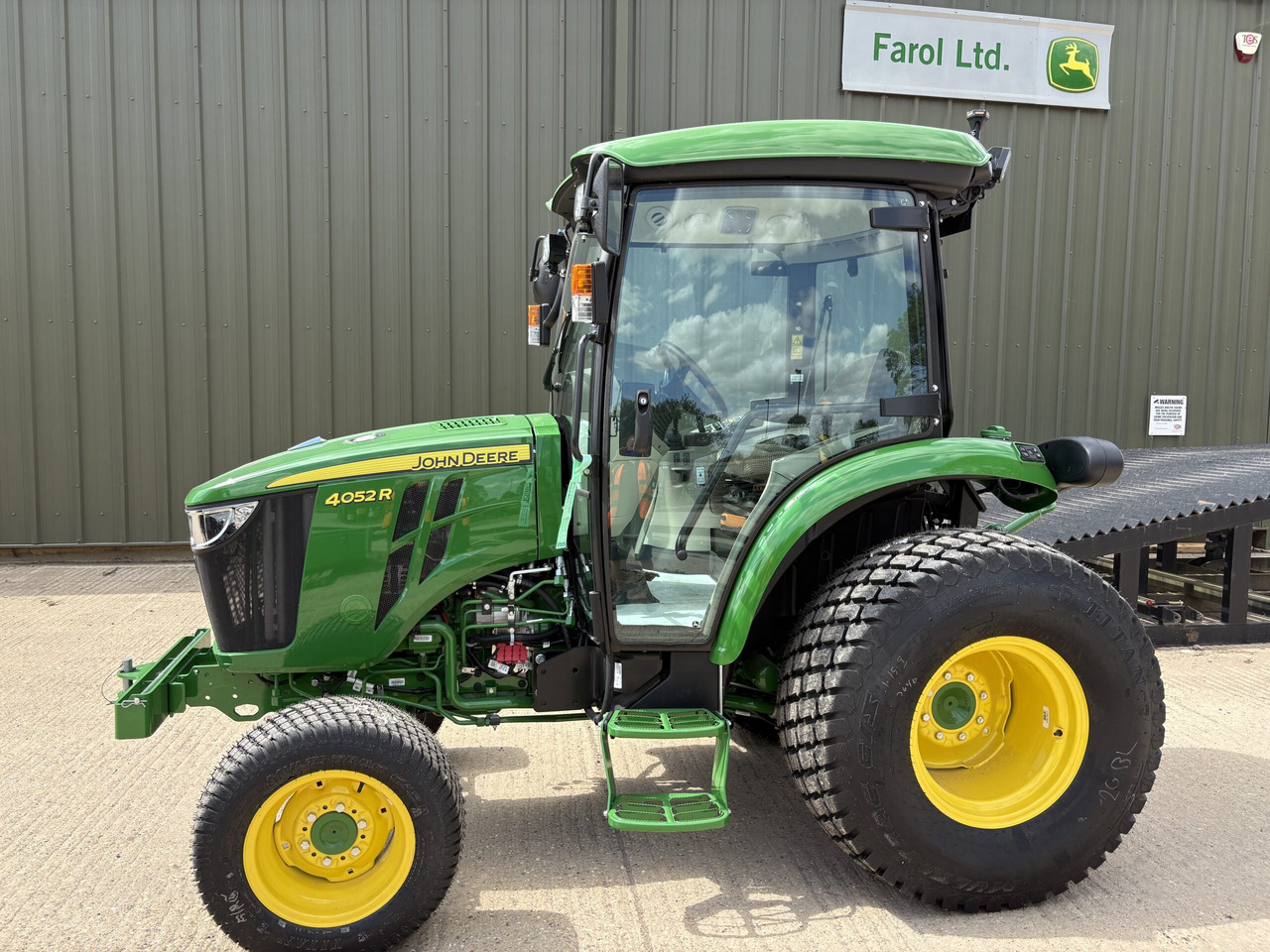 John Deere 4052R Compact Tractor - Mini traktor: slika 1 John Deere 4052R Compact Tractor - Mini traktor: slika 1