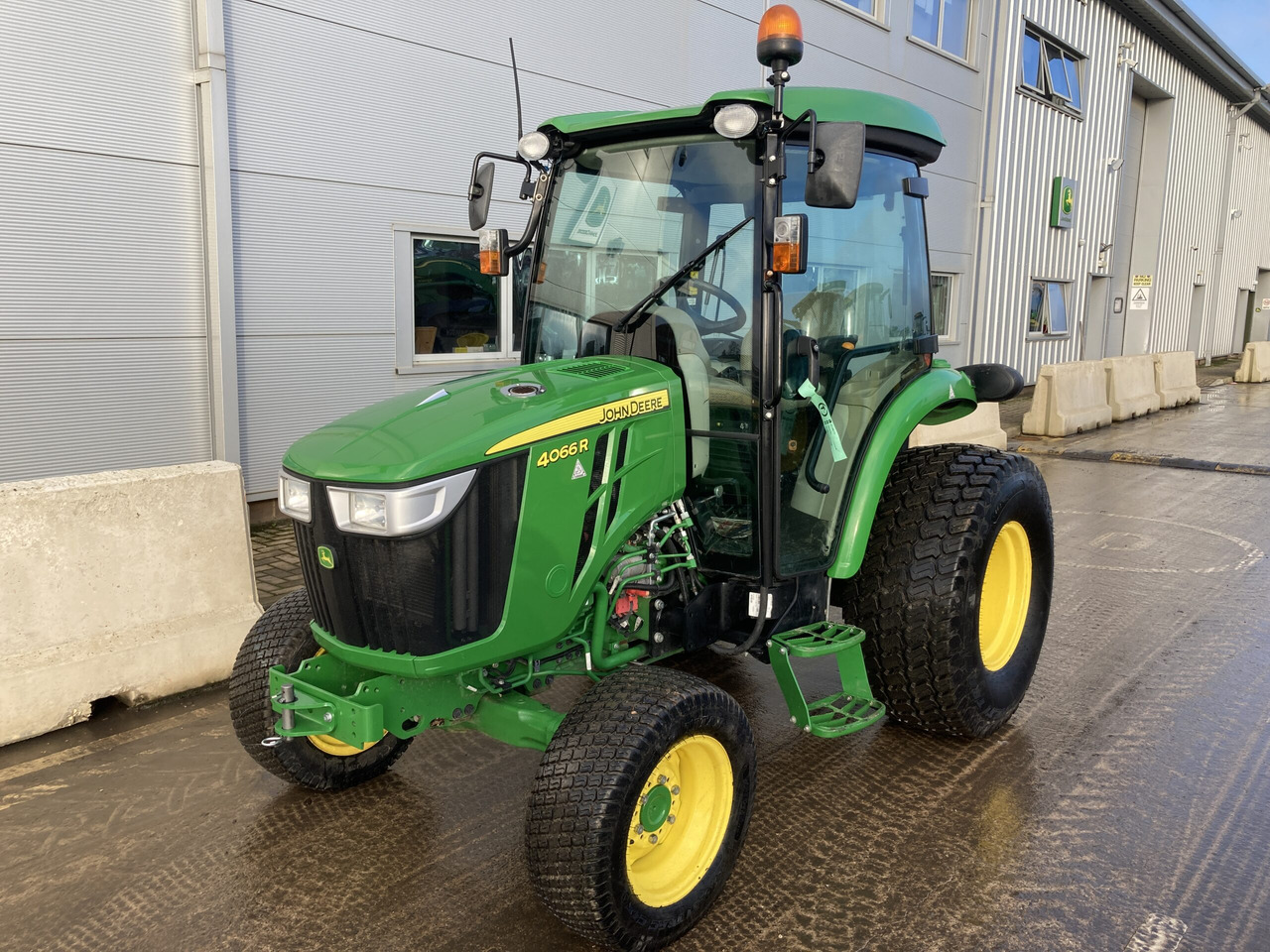 John Deere 4066R Compact Tractor - Mini traktor: slika 1 John Deere 4066R Compact Tractor - Mini traktor: slika 1