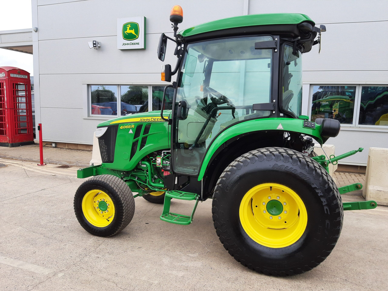 John Deere 4066R Compact Tractor - Mini traktor: slika 1 John Deere 4066R Compact Tractor - Mini traktor: slika 1