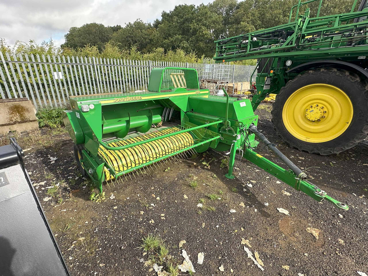 John Deere 459 baler - Balirka za kvadratne bale: slika 3 John Deere 459 baler - Balirka za kvadratne bale: slika 3