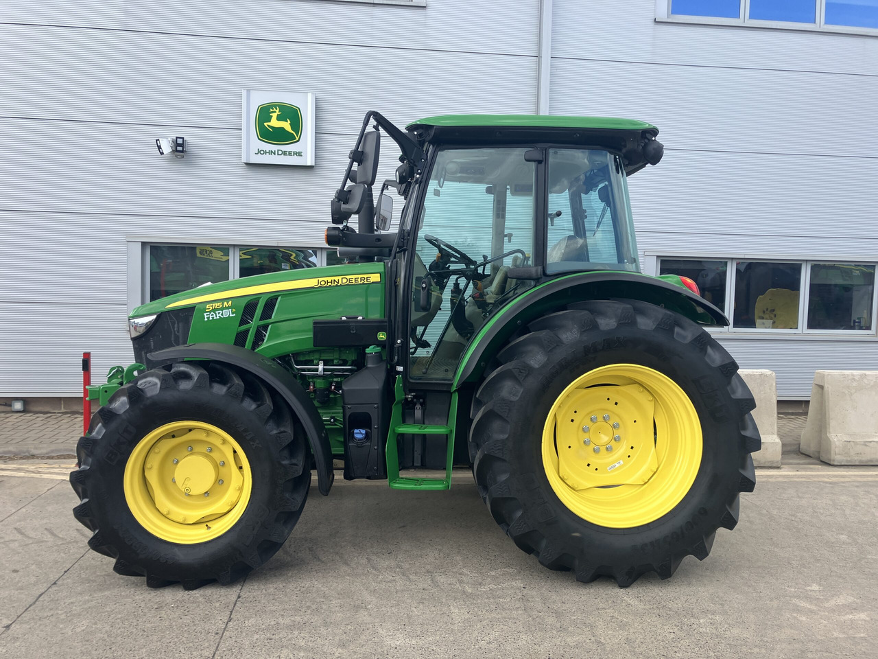 John Deere 5115M - Traktor: slika 2 John Deere 5115M - Traktor: slika 2