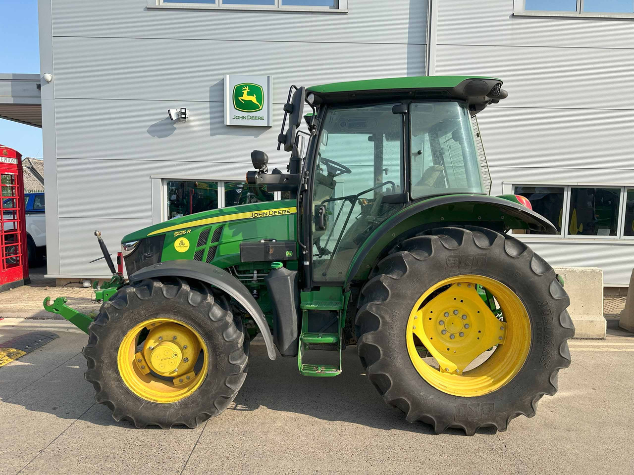 John Deere 5125R - Traktor: slika 2 John Deere 5125R - Traktor: slika 2
