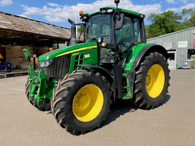 John Deere 6120M - Traktor: slika 1 John Deere 6120M - Traktor: slika 1