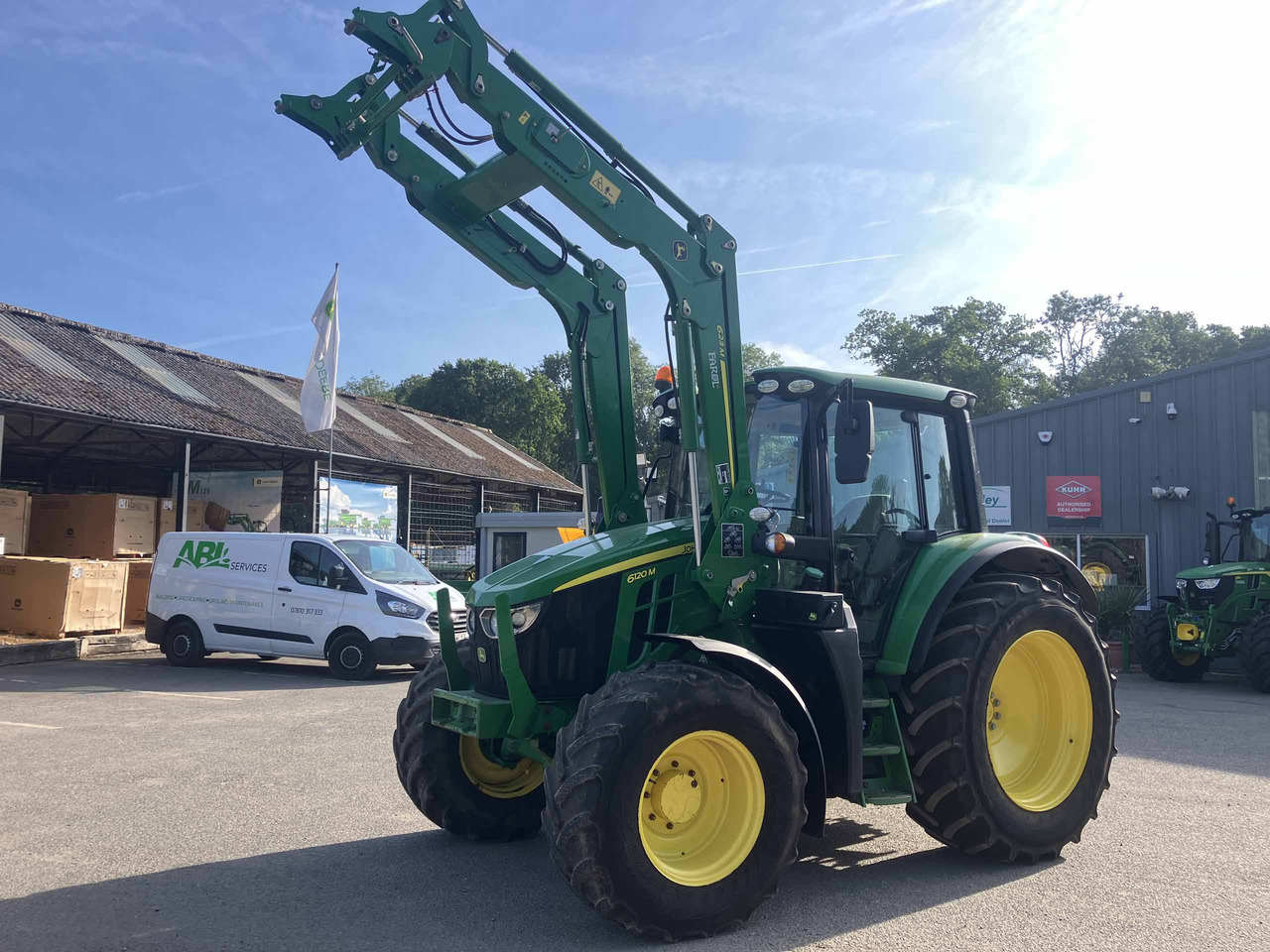 John Deere 6120M - Traktor: slika 1 John Deere 6120M - Traktor: slika 1