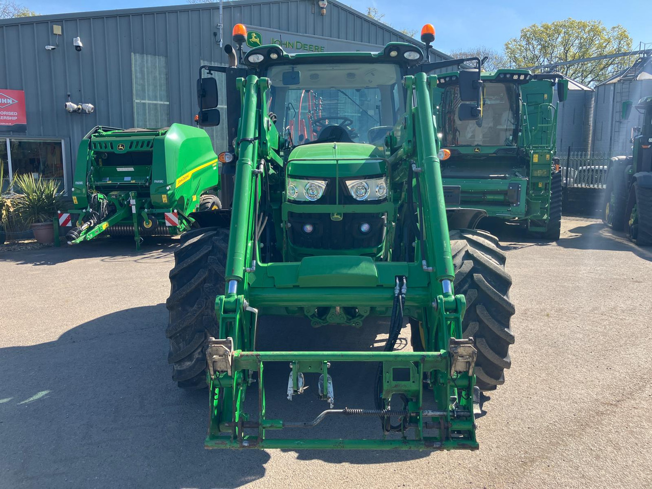 John Deere 6130R - Traktor: slika 4 John Deere 6130R - Traktor: slika 4
