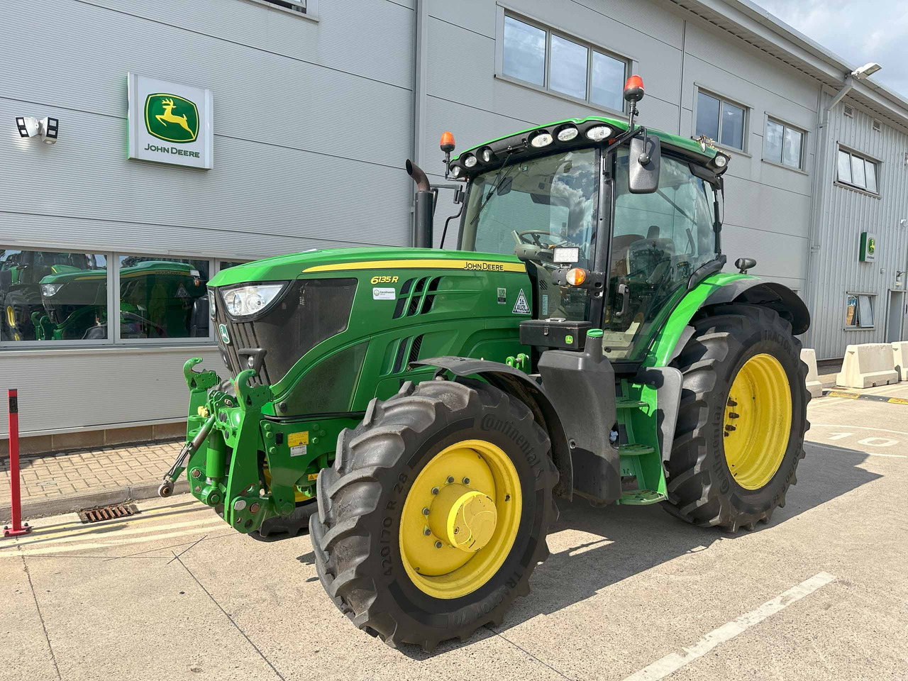 John Deere 6135R - Traktor: slika 1 John Deere 6135R - Traktor: slika 1
