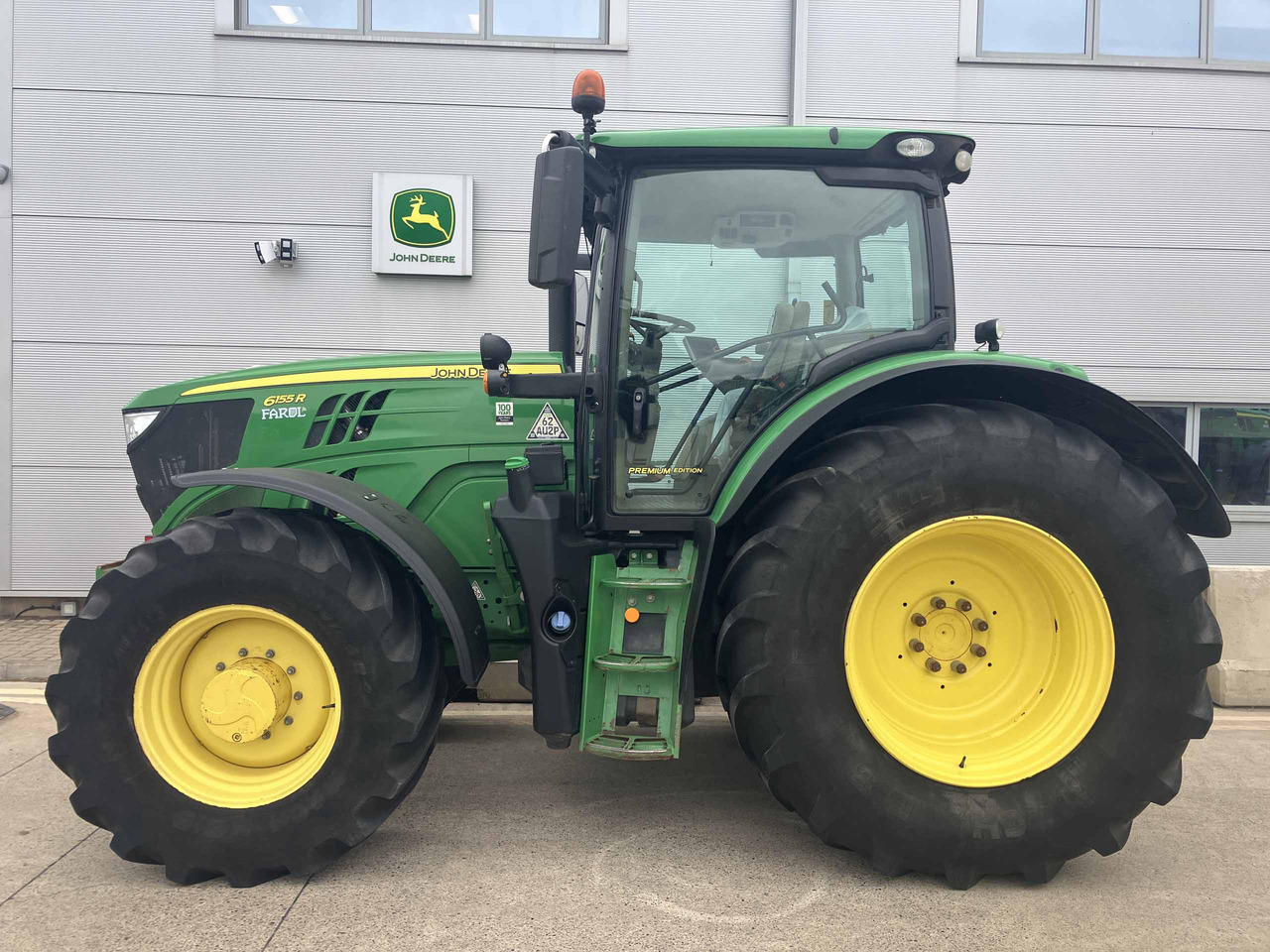 John Deere 6155R - Traktor: slika 2 John Deere 6155R - Traktor: slika 2