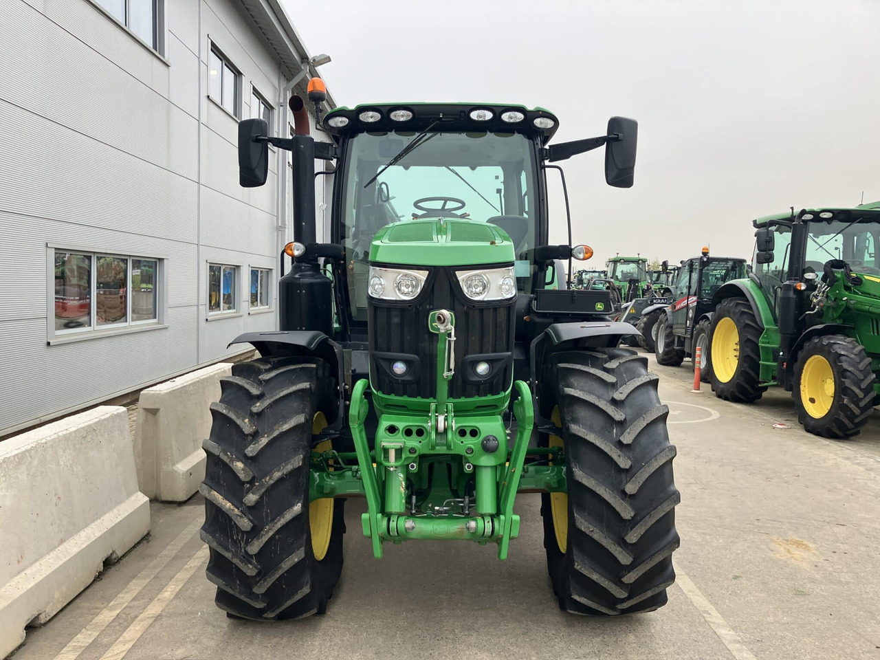 Traktor John Deere 6215R: slika 7