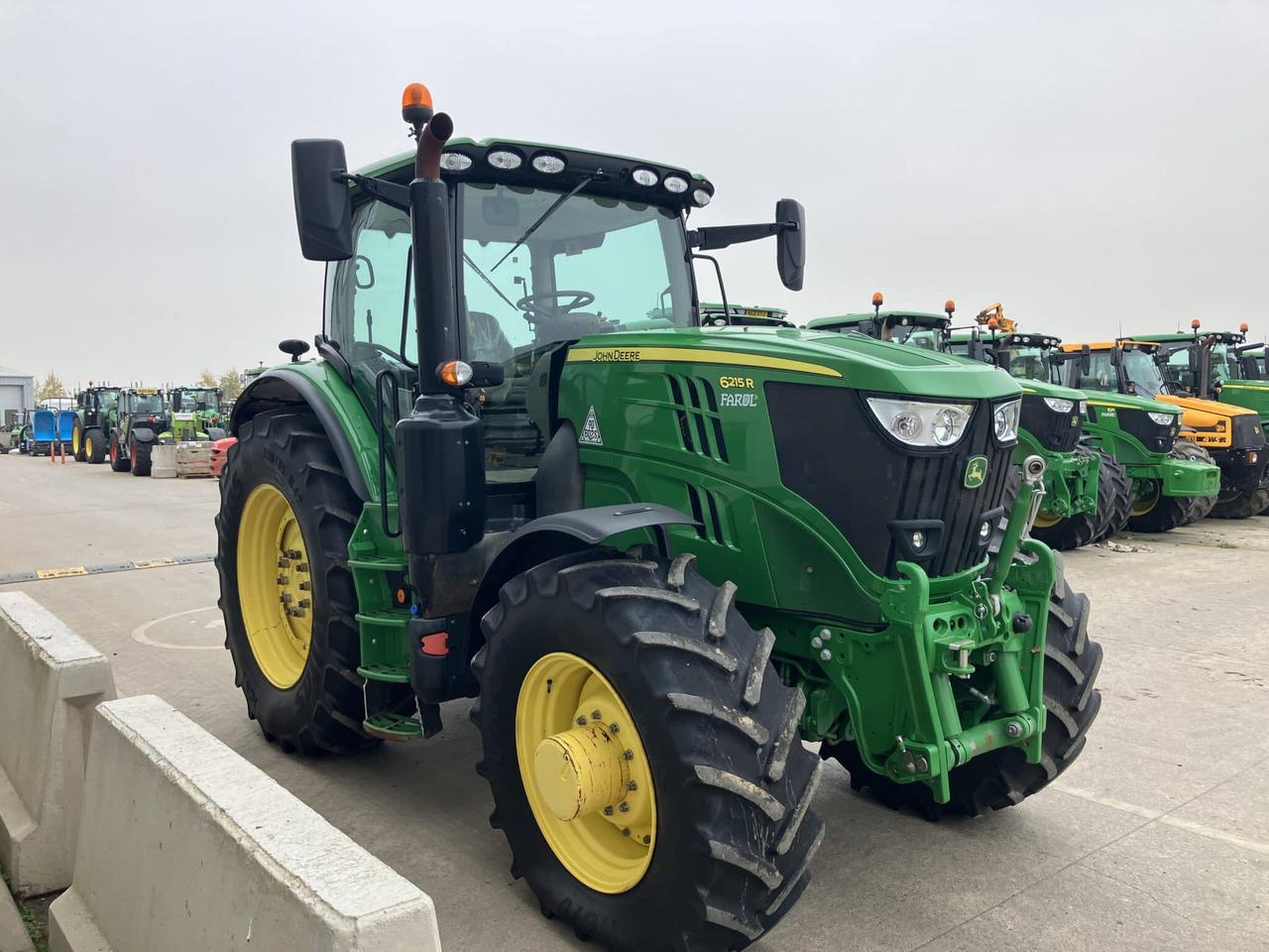 Traktor John Deere 6215R: slika 6