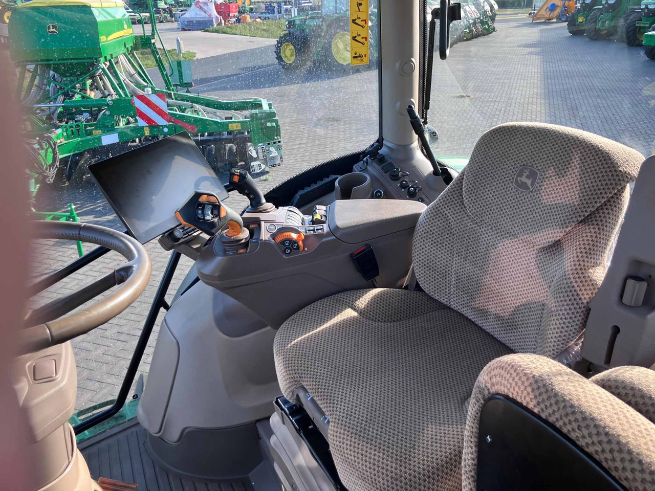 John Deere 6R 155 - Traktor: slika 4 John Deere 6R 155 - Traktor: slika 4