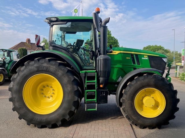 John Deere 6R 250 - Traktor: slika 5 John Deere 6R 250 - Traktor: slika 5