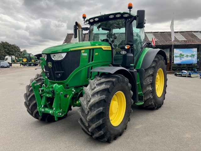 John Deere 6R250 - Traktor: slika 1 John Deere 6R250 - Traktor: slika 1