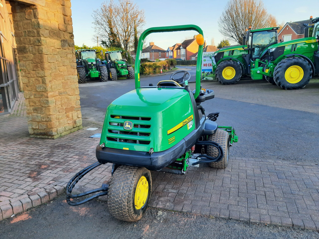 John Deere 7200 utility triple mower - Vrtna kosilnica: slika 3 John Deere 7200 utility triple mower - Vrtna kosilnica: slika 3