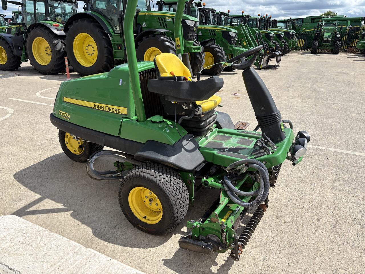 John Deere 7200A Triple Mower - Vrtna kosilnica: slika 2 John Deere 7200A Triple Mower - Vrtna kosilnica: slika 2