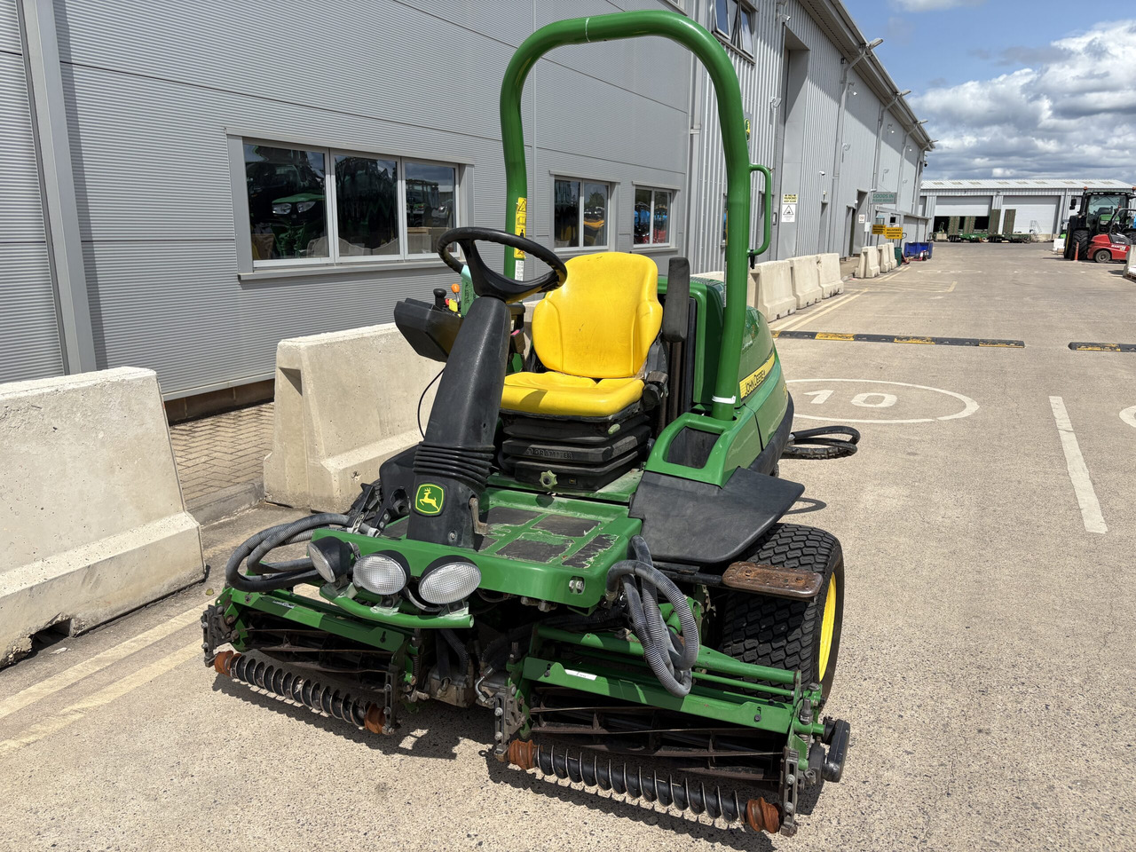 John Deere 7200A Triple Mower - Vrtna kosilnica: slika 3 John Deere 7200A Triple Mower - Vrtna kosilnica: slika 3