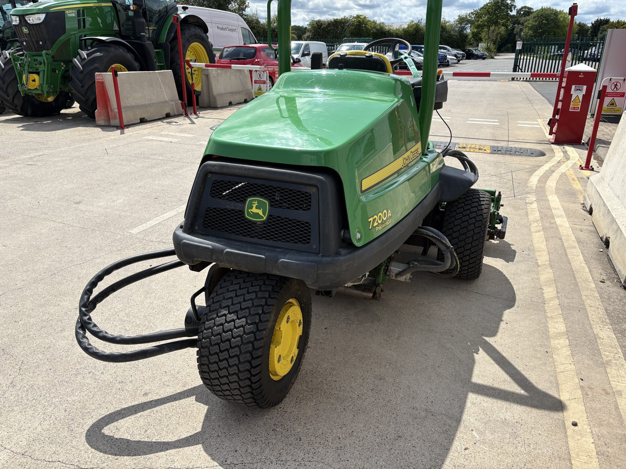 John Deere 7200A Triple Mower - Vrtna kosilnica: slika 4 John Deere 7200A Triple Mower - Vrtna kosilnica: slika 4