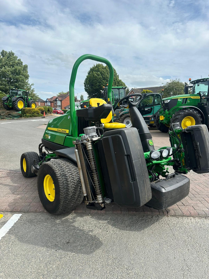 John Deere 7500AE Fairway Mower - Vrtna kosilnica: slika 5 John Deere 7500AE Fairway Mower - Vrtna kosilnica: slika 5