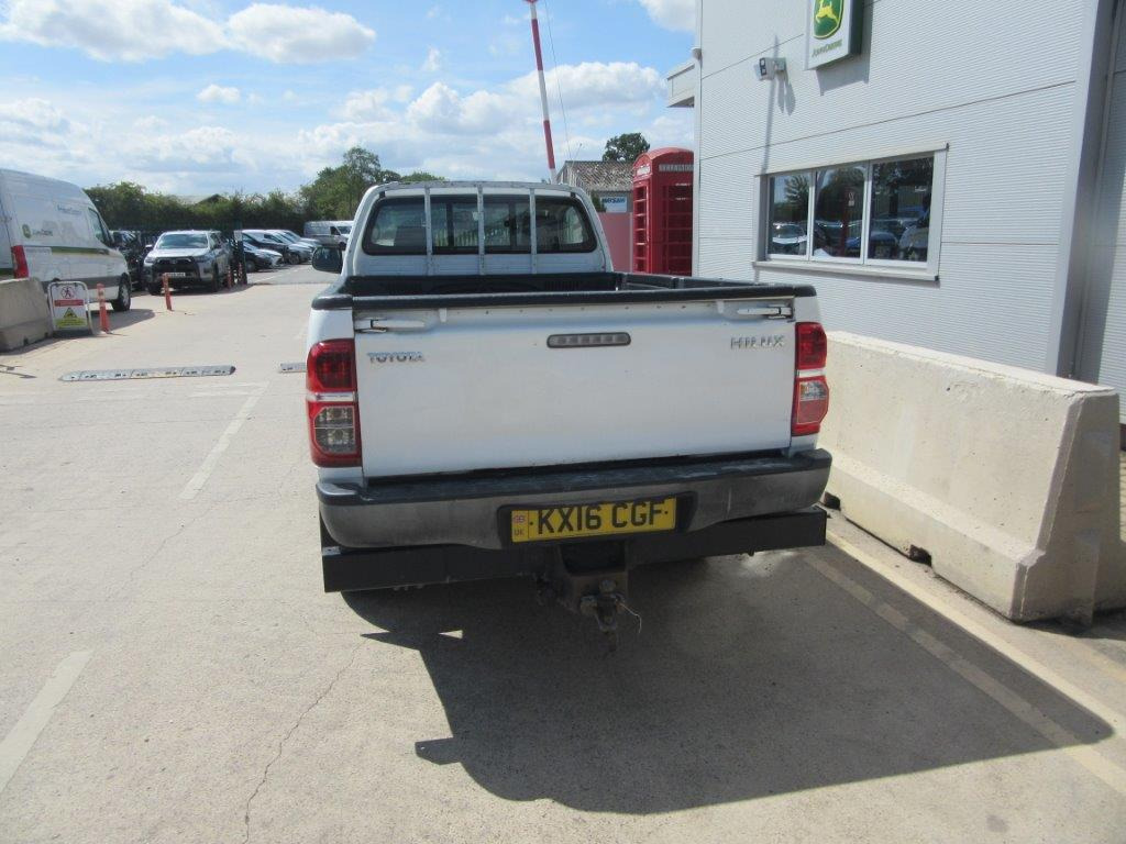 TOYOTA HILUX HI-LUXURY ACTIVE D-4D SINGLE CAB - Poltovornjak: slika 5 TOYOTA HILUX HI-LUXURY ACTIVE D-4D SINGLE CAB - Poltovornjak: slika 5