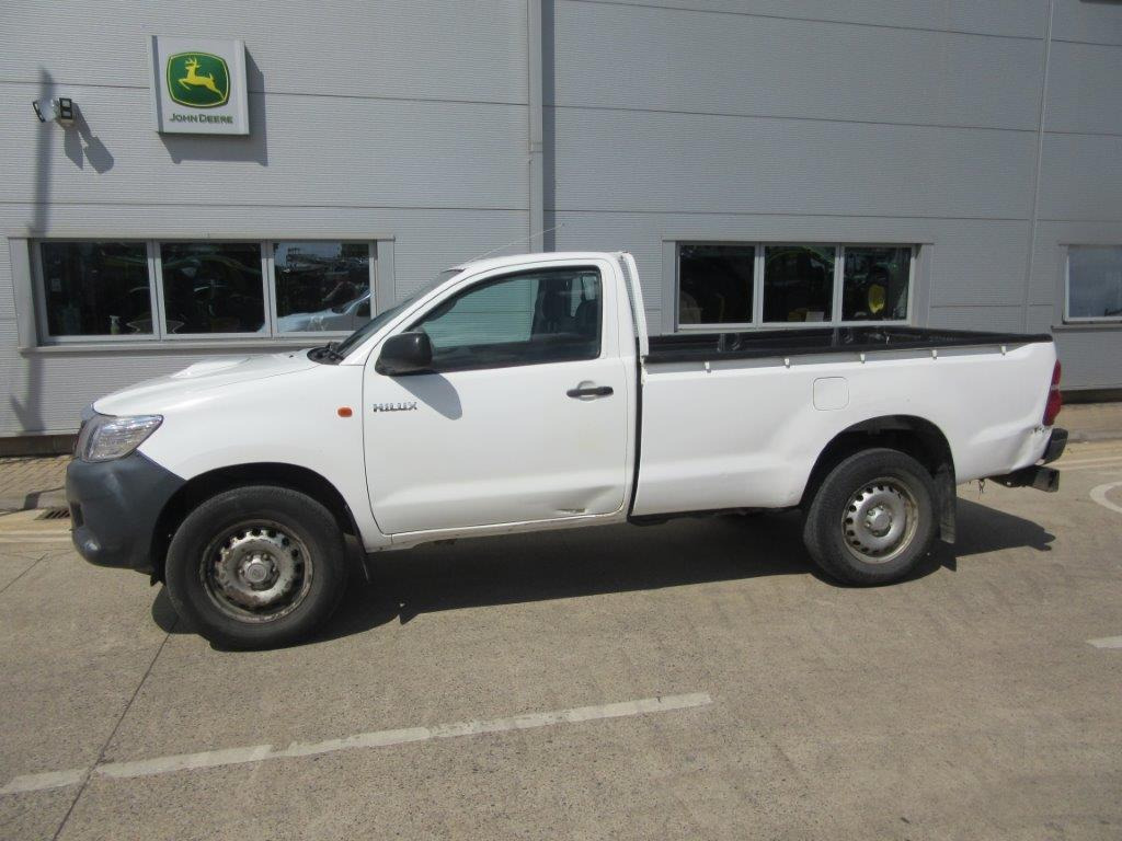 TOYOTA HILUX HI-LUXURY ACTIVE D-4D SINGLE CAB - Poltovornjak: slika 3 TOYOTA HILUX HI-LUXURY ACTIVE D-4D SINGLE CAB - Poltovornjak: slika 3