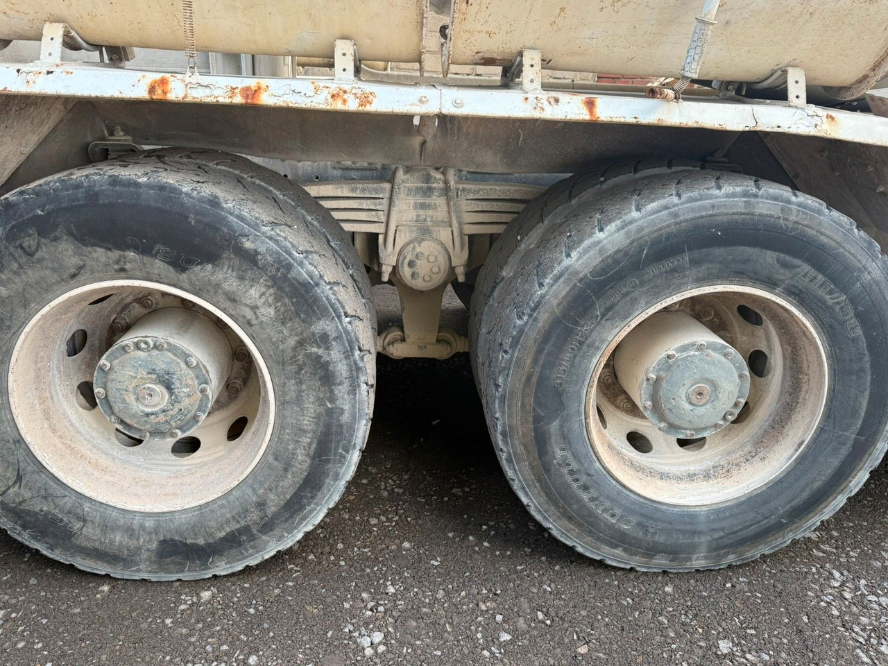 MAN 32.414 8x4 - Avtomešalec: slika 4 MAN 32.414 8x4 - Avtomešalec: slika 4
