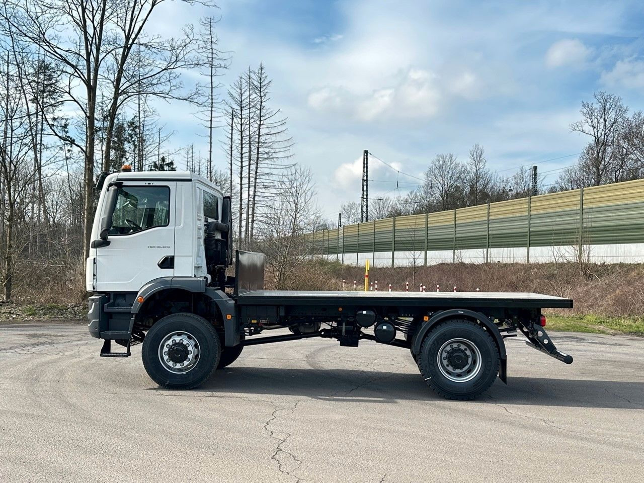 MAN TGM 18.320 4x4 Euro 6e Plato - Tovornjak s kesonom: slika 3 MAN TGM 18.320 4x4 Euro 6e Plato - Tovornjak s kesonom: slika 3