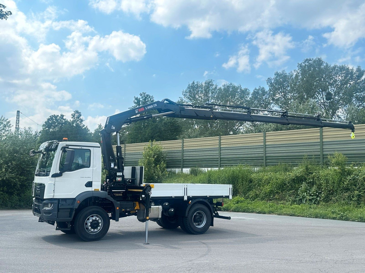 MAN TGM 18.320 4x4 Euro 6e Pritsche Hiab 228-4 Kran - Tovornjak s kesonom, Tovornjak z dvigalom: slika 2 MAN TGM 18.320 4x4 Euro 6e Pritsche Hiab 228-4 Kran - Tovornjak s kesonom, Tovornjak z dvigalom: slika 2
