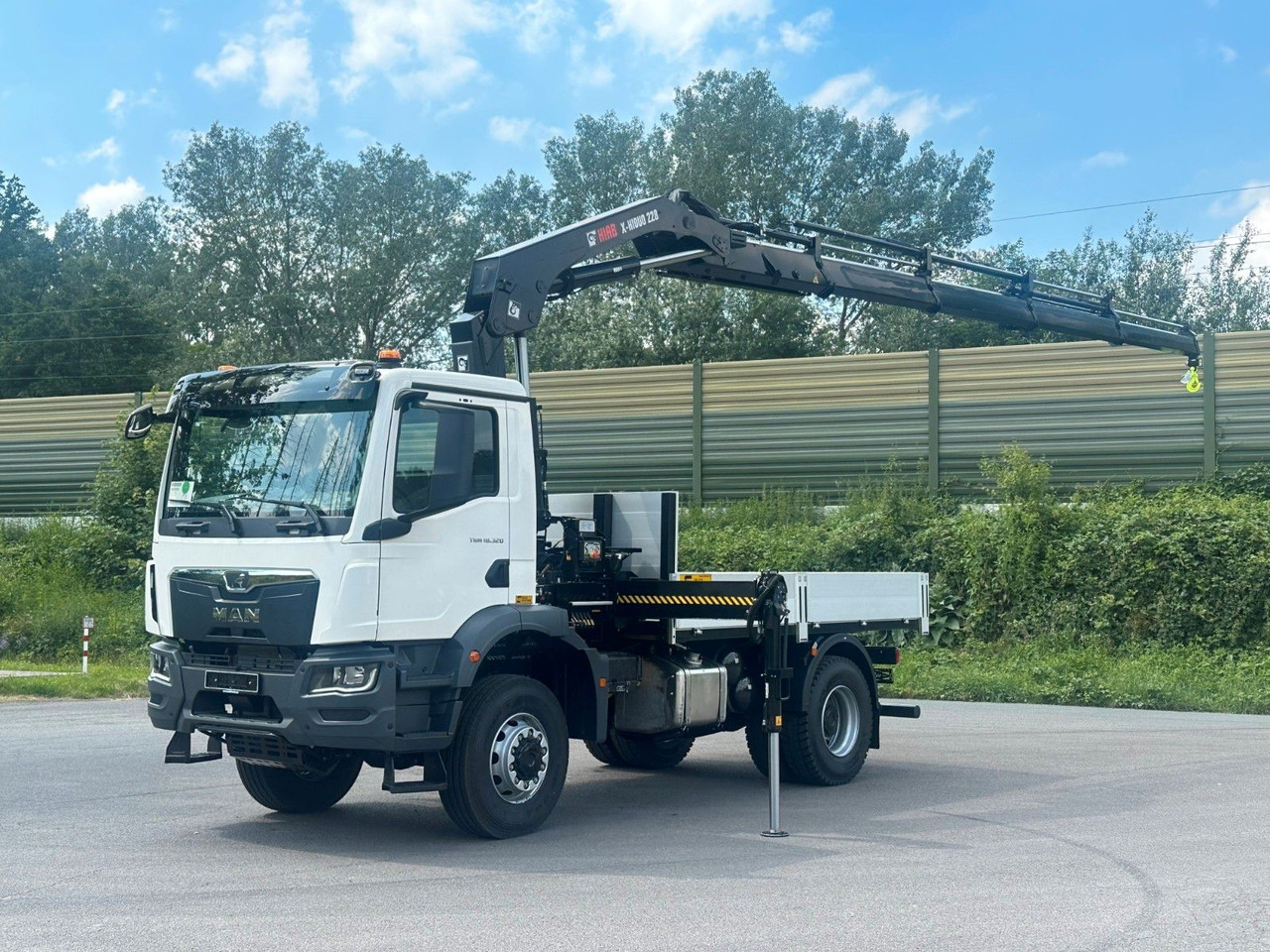 MAN TGM 18.320 4x4 Euro 6e Pritsche Hiab 228-4 Kran - Tovornjak s kesonom, Tovornjak z dvigalom: slika 1 MAN TGM 18.320 4x4 Euro 6e Pritsche Hiab 228-4 Kran - Tovornjak s kesonom, Tovornjak z dvigalom: slika 1