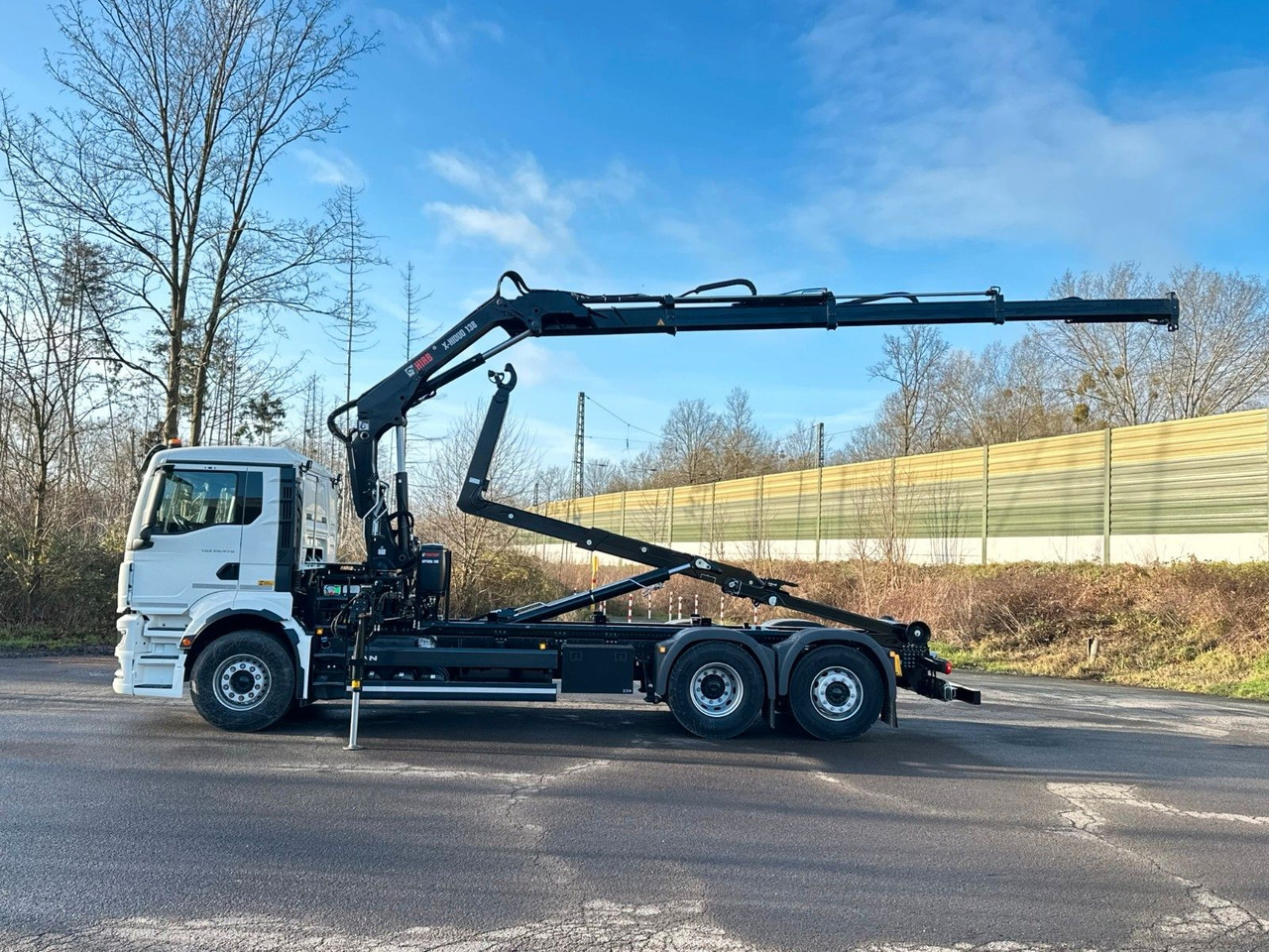 MAN TGS 26.470 6x2 Abrollkipper + Kran Hiab 138-3 - Kotalni prekucni tovornjak, Tovornjak z dvigalom: slika 3 MAN TGS 26.470 6x2 Abrollkipper + Kran Hiab 138-3 - Kotalni prekucni tovornjak, Tovornjak z dvigalom: slika 3