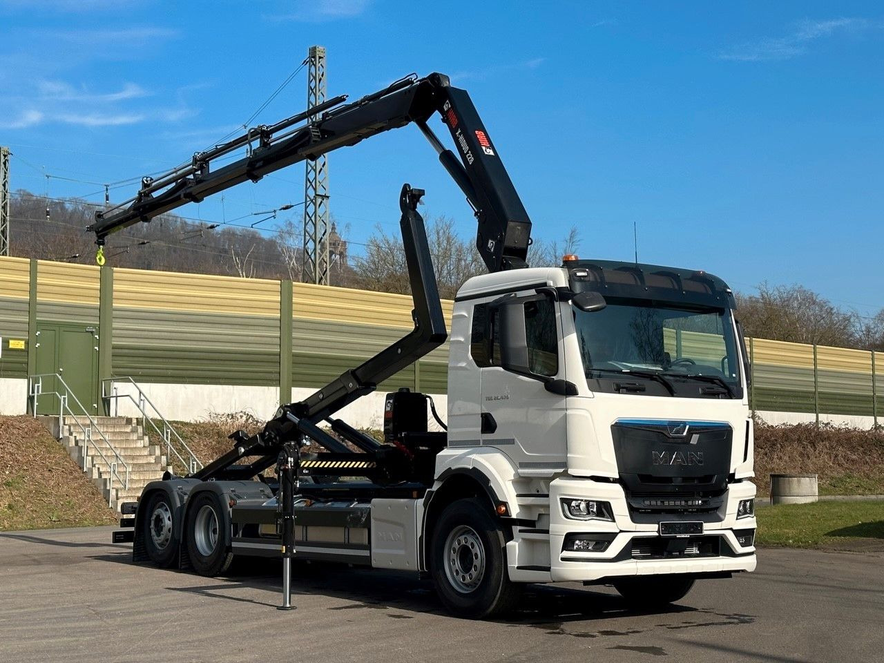 MAN TGS 26.470 6x2 Abrollkipper + Kran Hiab 228-4 - Kotalni prekucni tovornjak, Tovornjak z dvigalom: slika 1 MAN TGS 26.470 6x2 Abrollkipper + Kran Hiab 228-4 - Kotalni prekucni tovornjak, Tovornjak z dvigalom: slika 1