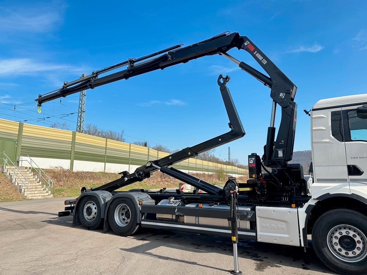 MAN TGS 26.470 6x2 Abrollkipper + Kran Hiab 228-4 - Kotalni prekucni tovornjak, Tovornjak z dvigalom: slika 2 MAN TGS 26.470 6x2 Abrollkipper + Kran Hiab 228-4 - Kotalni prekucni tovornjak, Tovornjak z dvigalom: slika 2