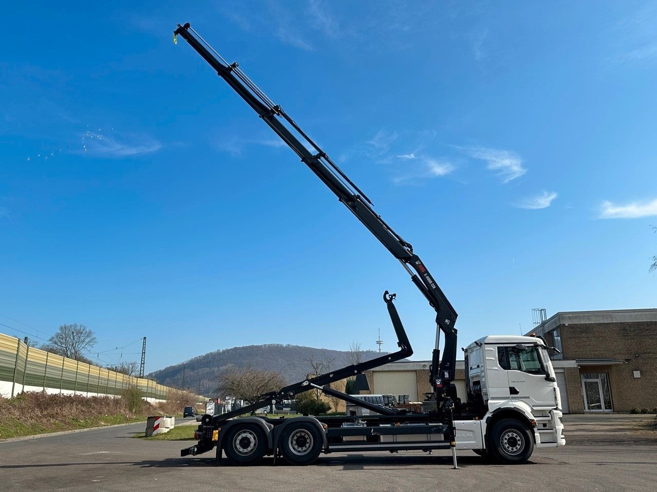 MAN TGS 26.470 6x2 Abrollkipper + Kran Hiab 228-4 - Kotalni prekucni tovornjak, Tovornjak z dvigalom: slika 4 MAN TGS 26.470 6x2 Abrollkipper + Kran Hiab 228-4 - Kotalni prekucni tovornjak, Tovornjak z dvigalom: slika 4