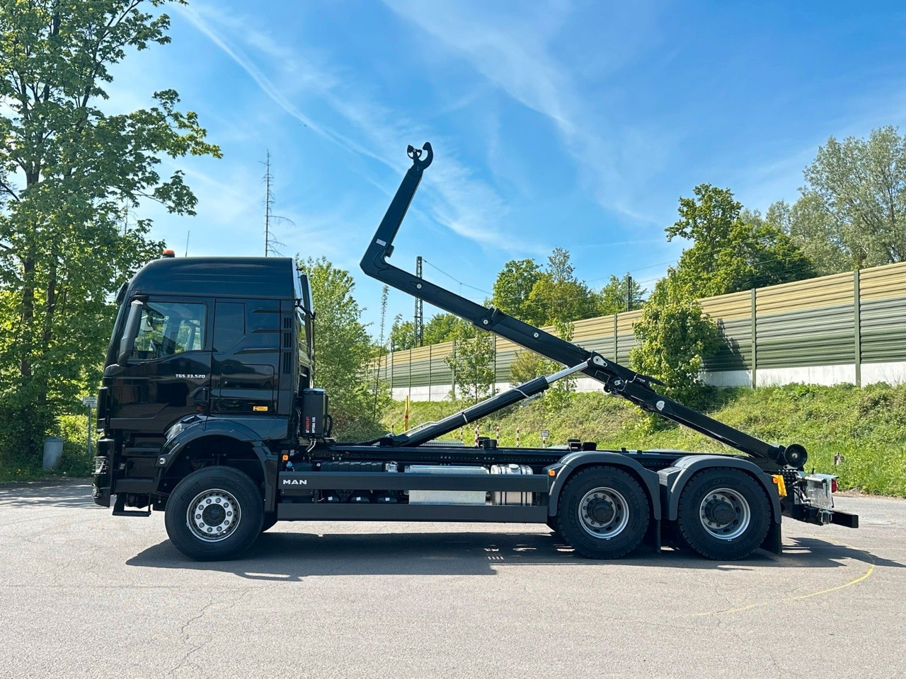 MAN TGS 33.520 6X4 Euro6e Abrollkipper MULTILIFT - Kotalni prekucni tovornjak, Tovornjak z dvigalom: slika 4 MAN TGS 33.520 6X4 Euro6e Abrollkipper MULTILIFT - Kotalni prekucni tovornjak, Tovornjak z dvigalom: slika 4