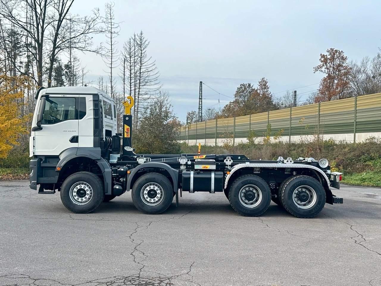 MAN TGS 35.520 8x4 Euro6e Hyva 26-55 Abrollkipper - Kotalni prekucni tovornjak: slika 3 MAN TGS 35.520 8x4 Euro6e Hyva 26-55 Abrollkipper - Kotalni prekucni tovornjak: slika 3