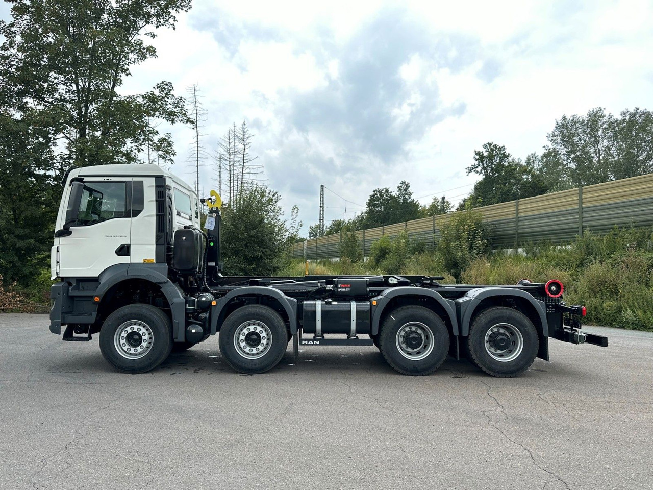 MAN TGS 35.520 8x4 Euro6e MultiLift 25s59 - Kotalni prekucni tovornjak: slika 3 MAN TGS 35.520 8x4 Euro6e MultiLift 25s59 - Kotalni prekucni tovornjak: slika 3