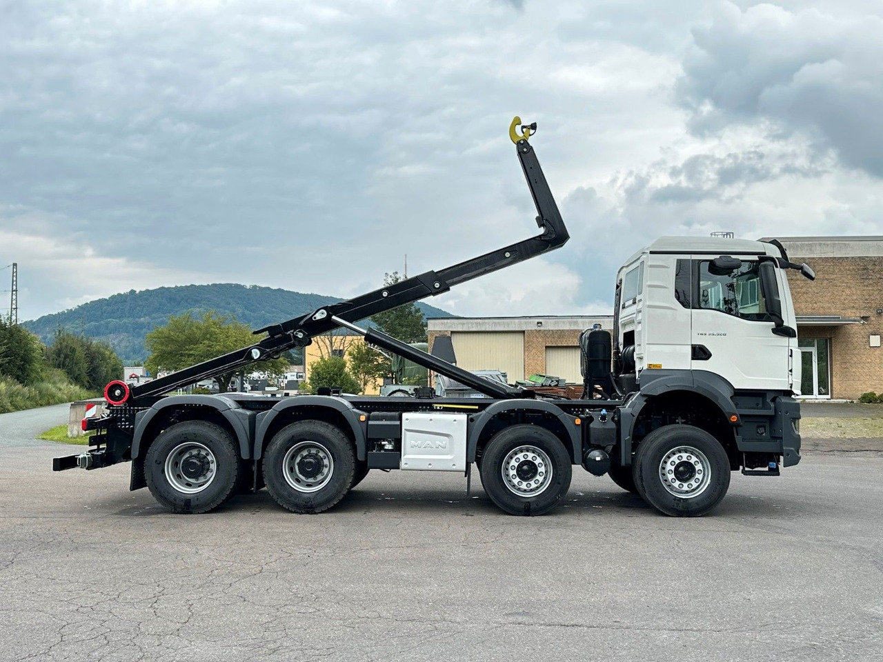 MAN TGS 35.520 8x4 Euro6e MultiLift 25s59 - Kotalni prekucni tovornjak: slika 2 MAN TGS 35.520 8x4 Euro6e MultiLift 25s59 - Kotalni prekucni tovornjak: slika 2