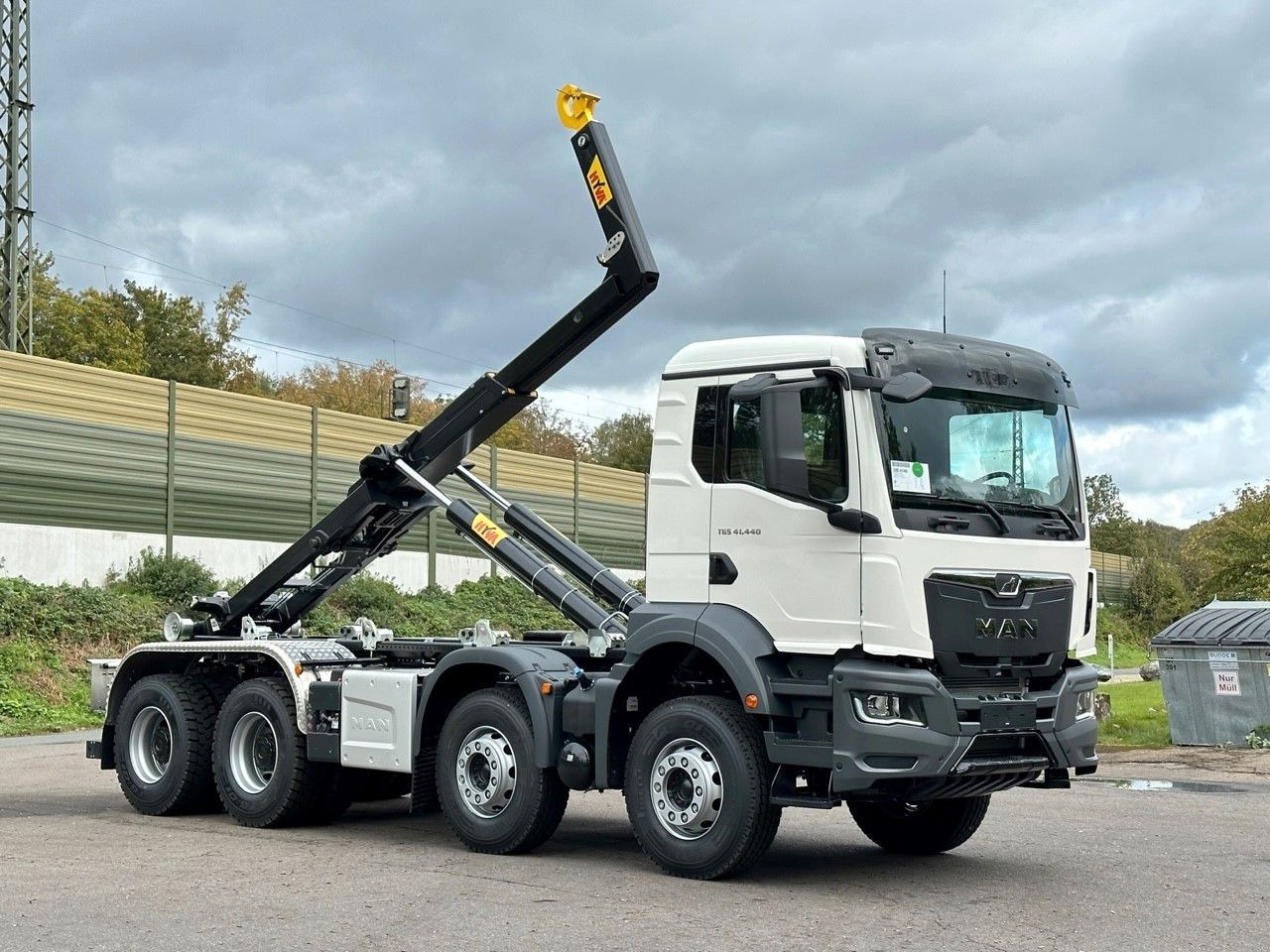 MAN TGS 41.440 8x4 Euro6e Hyva 26-55 Abrollkipper - Kotalni prekucni tovornjak: slika 1 MAN TGS 41.440 8x4 Euro6e Hyva 26-55 Abrollkipper - Kotalni prekucni tovornjak: slika 1